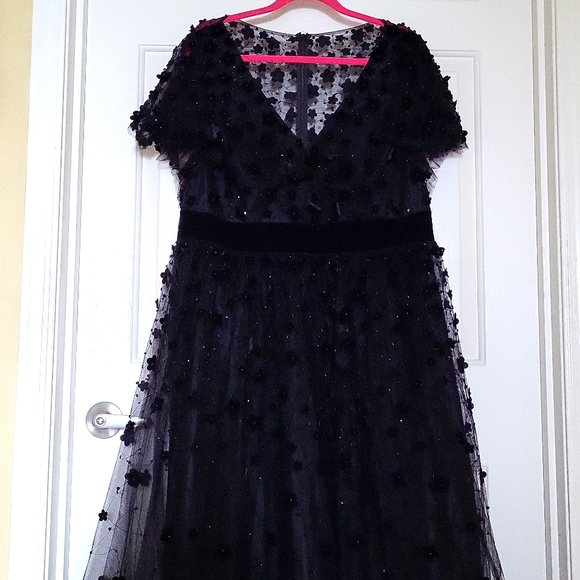 Mac Duggal Floral Applique Cocktail Midi Dress - Picture 6 of 16